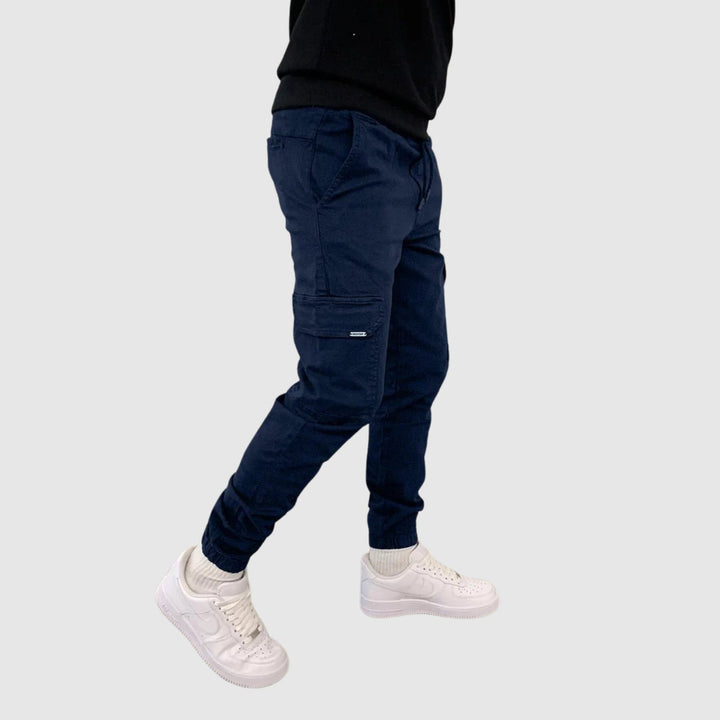 Adrian | Gergely – pantaloni cargo stilati și practici