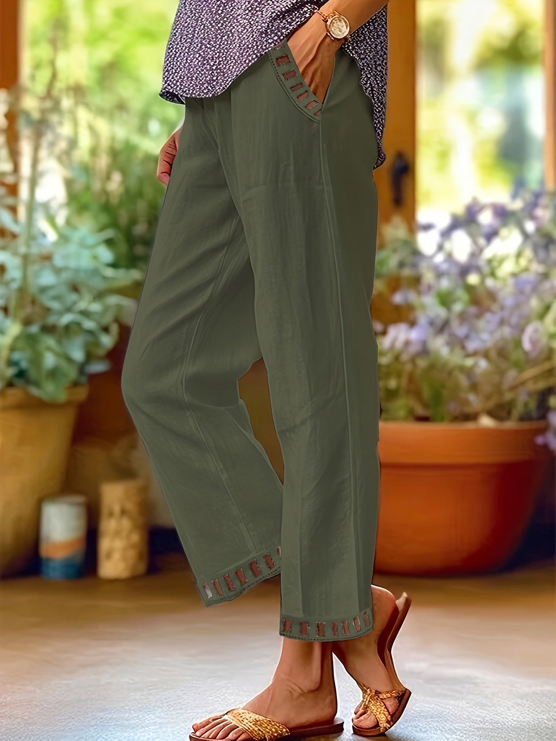 Wren – Pantaloni Cropped Relax cu Detalii în Contrast